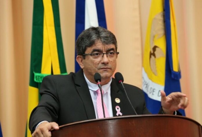 Juscelino Cabral questiona notificações aplicadas para comerciantes sobre coleta de lixo