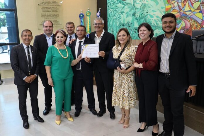 Vereadores aprovam projetos e homenageiam quem atua para o desenvolvimento de Ponta Porã