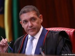 Nunes Marques toma posse na presidência do TSE e vai comandar eleições
